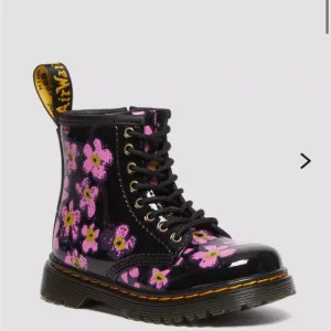 Dr. Martens Floral Black and Pink kids boots combat boots flowers girl