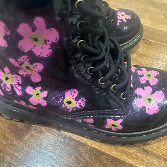 Dr. Martens Floral Black and Pink kids boots combat boots flowers girl