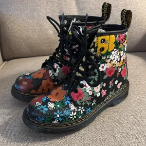 Dr. Martens Floral Mash Up Leather Lace Up Boots Girls size 2