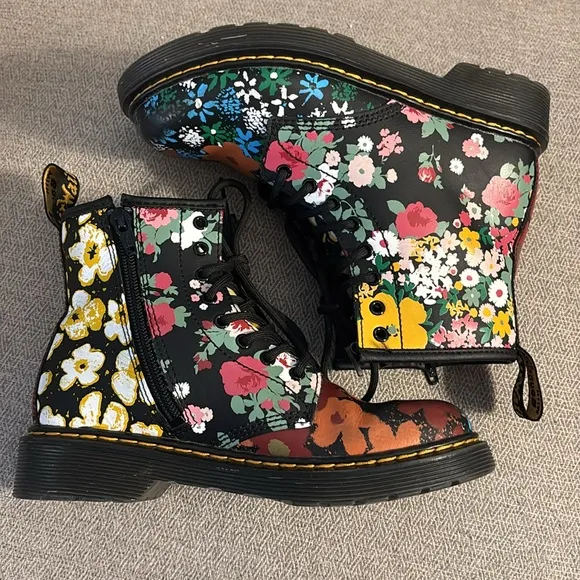 Dr. Martens Floral Mash Up Leather Lace Up Boots Girls size 2