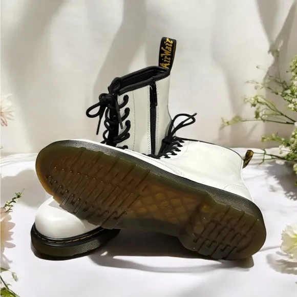 Dr. Martens Girls White Lace-Up Boots. NWOB. Size 4.