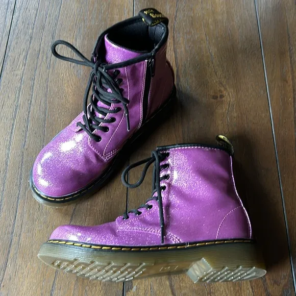 Dr. Marten’s JUNIOR 1460 GLITTER LACE UP BOOTS
