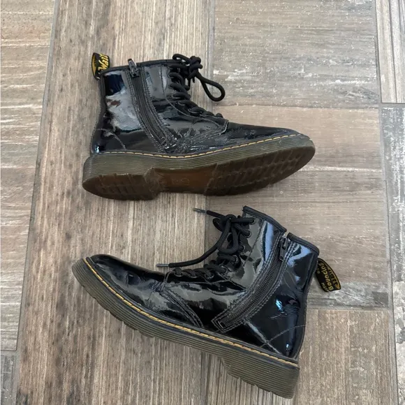 Dr. Martens Junior 1460 Patent Leather Lace Up Boots size 3