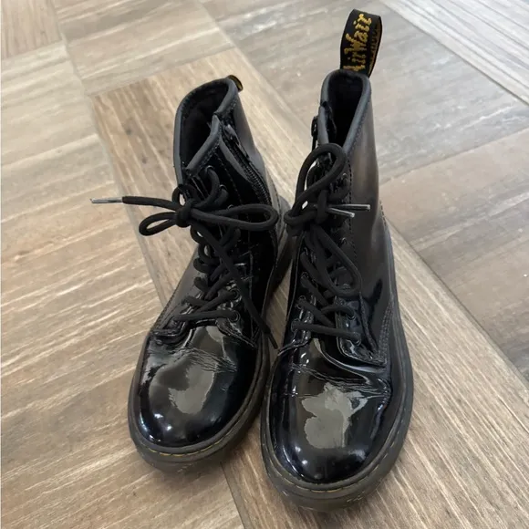 Dr. Martens Junior 1460 Patent Leather Lace Up Boots size 3