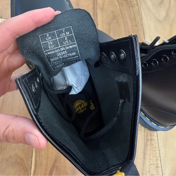 Dr. Martens New Classic Black Lace Up Boots Size 8