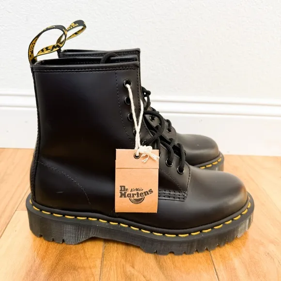Dr. Martens New Classic Black Lace Up Boots Size 8
