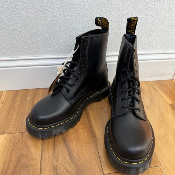 Dr. Martens New Classic Black Lace Up Boots Size 8