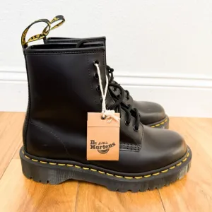 Dr. Martens New Classic Black Lace Up Boots Size 8