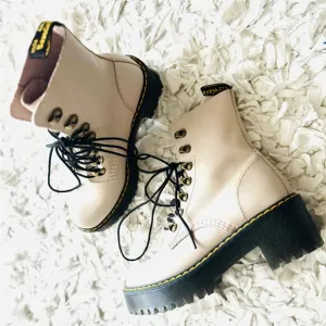 🌼DR. MARTENS🌼 New Leona Combat Boot