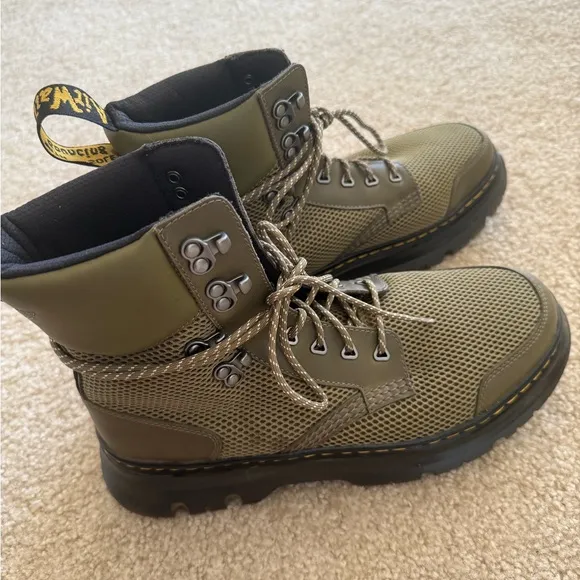 Dr. Martens NWOT green lace up boots