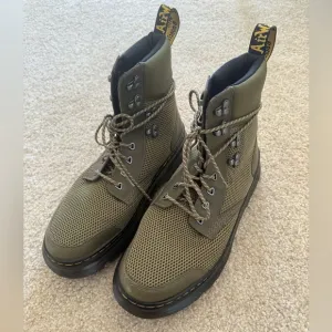 Dr. Martens NWOT green lace up boots