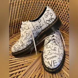 DR. Martens Oxford