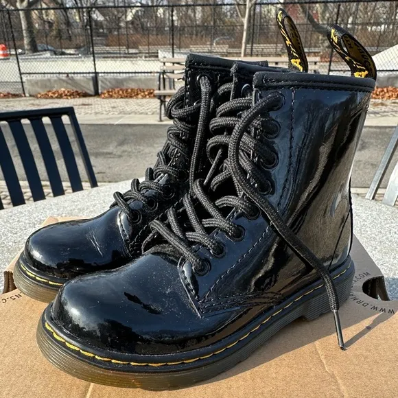 Dr. Martens Patent Leather Lamper Boots | Black 8 Eyes Toddler Size 11 Unisex
