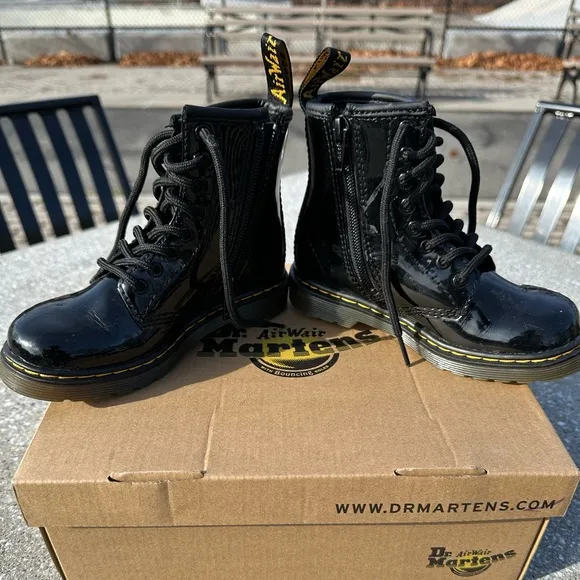 Dr. Martens Patent Leather Lamper Boots | Black 8 Eyes Toddler Size 11 Unisex