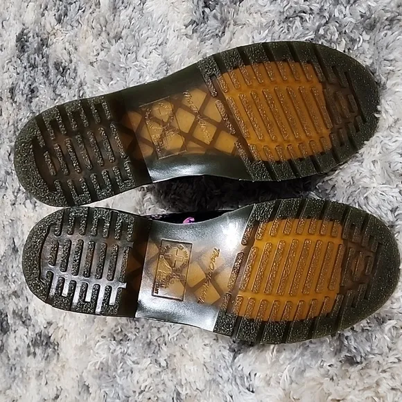 DR MARTENS SIZE 7