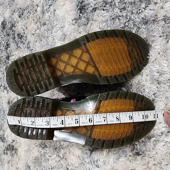 DR MARTENS SIZE 7