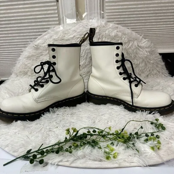 Dr Martens Smooth White Leather Lace Up Combat Boots Womens size 8