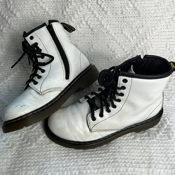 Dr. Martens White leather lace up boots kids size 2