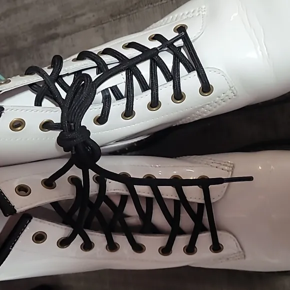 DR MARTENS White Leather Zavala Lace Up Combat Ankle Boots Size 9W/8M