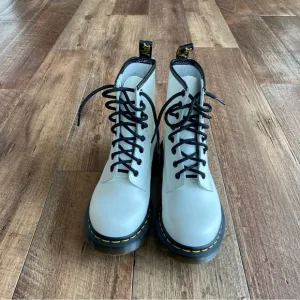 Dr. Martens white smooth leather lace up boots size 7 NEW!