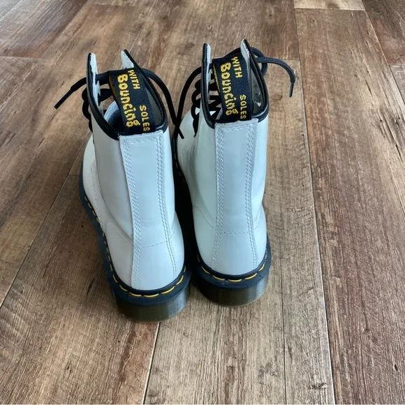 Dr. Martens white smooth leather lace up boots size 7 NEW!