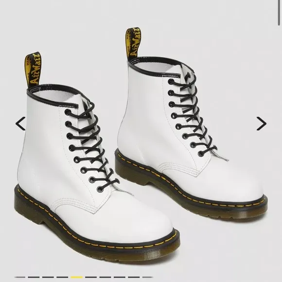 Dr. Martens white smooth leather lace up boots size 7 NEW!