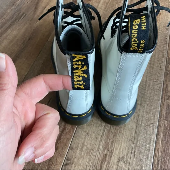 Dr. Martens white smooth leather lace up boots size 7 NEW!