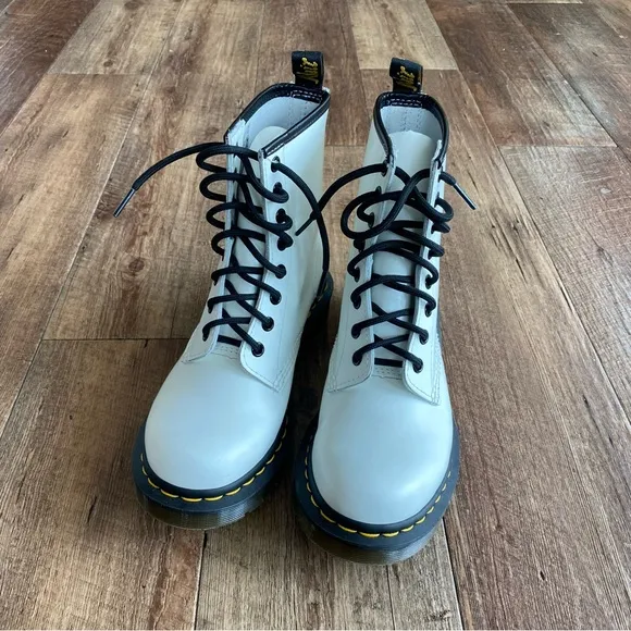 Dr. Martens white smooth leather lace up boots size 7 NEW!