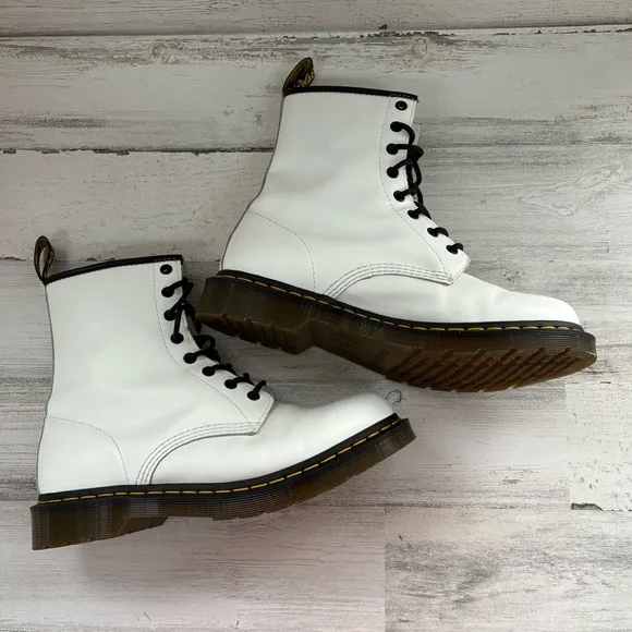 Dr. Martens Women’s 11821 Lace Up Combat Style Boots Size 11 In White