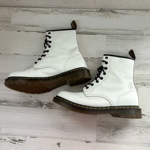 Dr. Martens Women’s 11821 Lace Up Combat Style Boots Size 11 In White