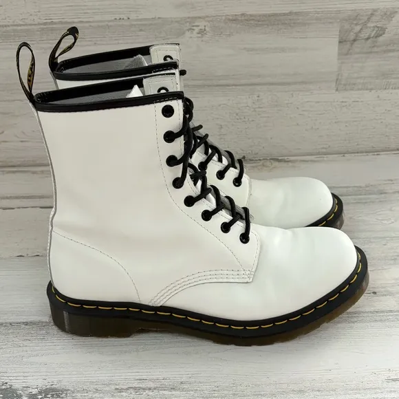 Dr. Martens Women’s 11821 Lace Up Combat Style Boots Size 11 In White