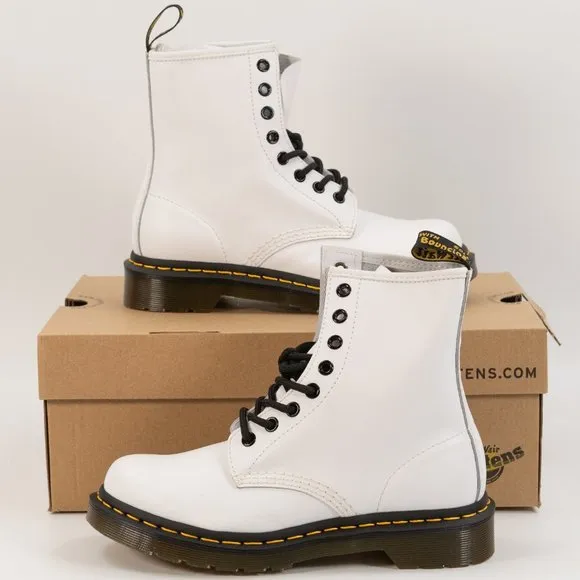 Dr. Martens Women's Softy T Leather 'White' Lace Up Boots 25057100-1460 size 6