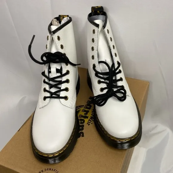 Dr. Martens Zavala Air Wair Leather Combat Boots White Size 8 NEW IN BOX