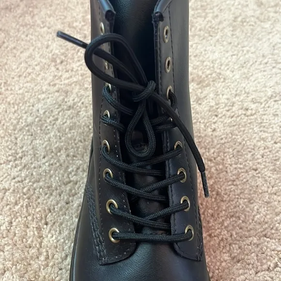 Dr. Martens Zavala Combat Boots M9 L10