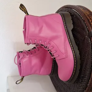 DR. MARTENS ZAVALA COMBAT BOOTS PINK Ladies Size 5