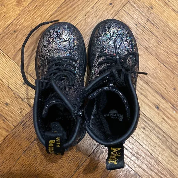 Dr Martin crinkle metallic lace up boots size 9 ( toddler)