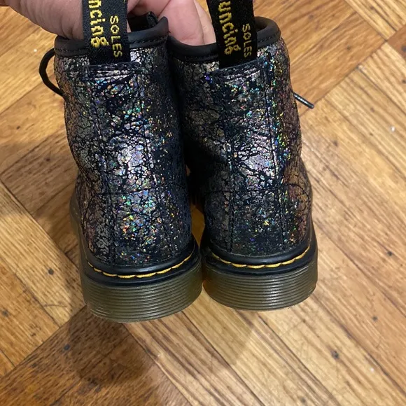Dr Martin crinkle metallic lace up boots size 9 ( toddler)