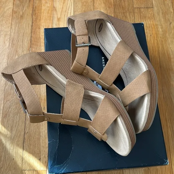 Dr Scholl’s Barton Snakeskin Embossed Wedges brown 9.5 M gladiator buckle strap