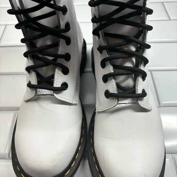 Dr/Doc Martens 1460 SMOOTH LEATHER LACE UP BOOTS US 7 White