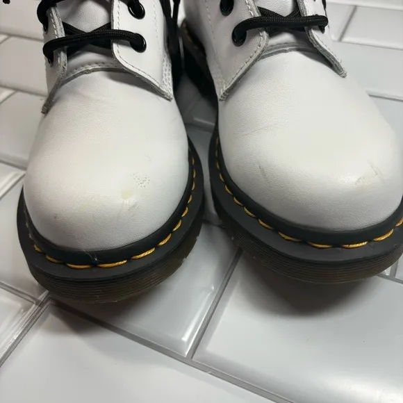 Dr/Doc Martens 1460 SMOOTH LEATHER LACE UP BOOTS US 7 White
