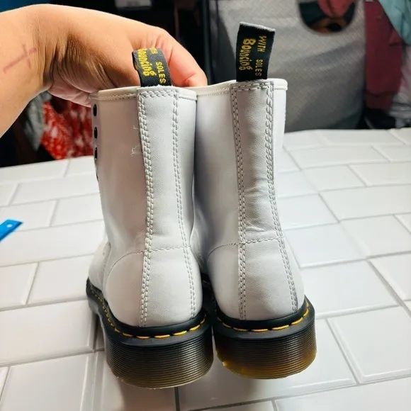 Dr/Doc Martens 1460 SMOOTH LEATHER LACE UP BOOTS US 7 White