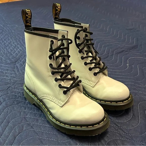 Dr. Martens 11821100 Women's Size 7 Combat Boots White Smooth Leather