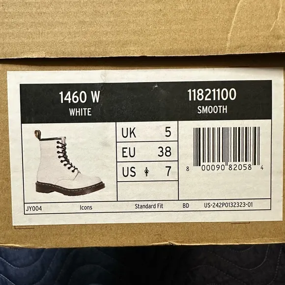 Dr. Martens 11821100 Women's Size 7 Combat Boots White Smooth Leather
