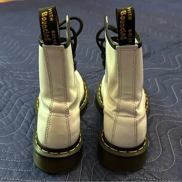 Dr. Martens 11821100 Women's Size 7 Combat Boots White Smooth Leather