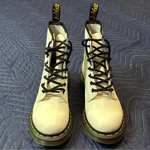 Dr. Martens 11821100 Women's Size 7 Combat Boots White Smooth Leather