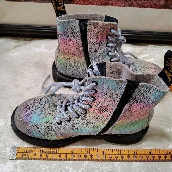 Dr.Martens Girls Rainbow Boots Size EU-32/US-1