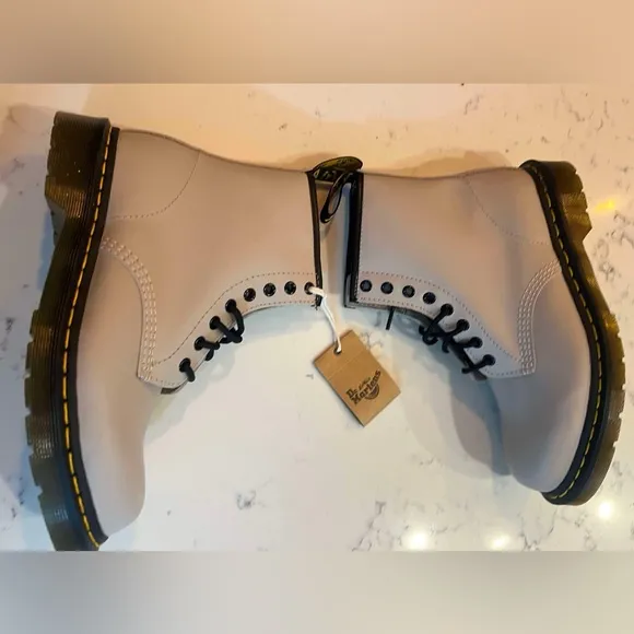 Dr.Martens Women’s SZ.9 1460 Smooth Leather Vintage Taupe Lace Up Boots New