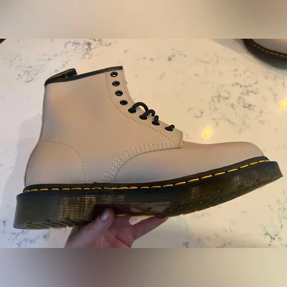 Dr.Martens Women’s SZ.9 1460 Smooth Leather Vintage Taupe Lace Up Boots New