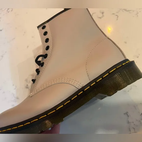 Dr.Martens Women’s SZ.9 1460 Smooth Leather Vintage Taupe Lace Up Boots New