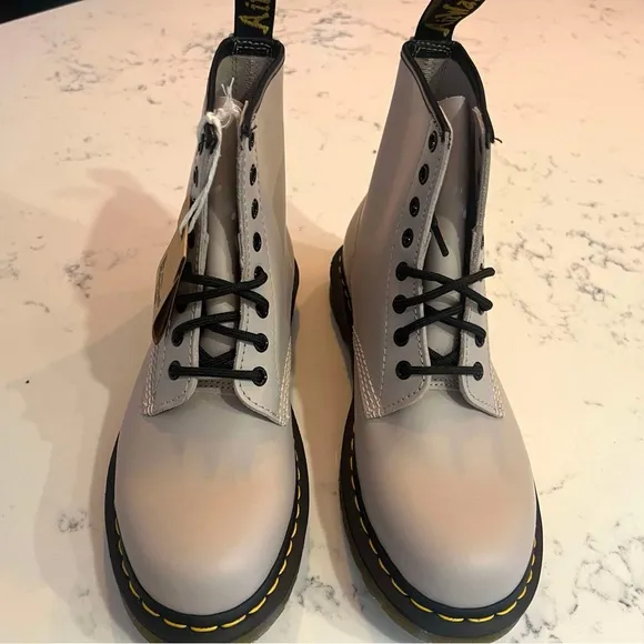Dr.Martens Women’s SZ.9 1460 Smooth Leather Vintage Taupe Lace Up Boots New